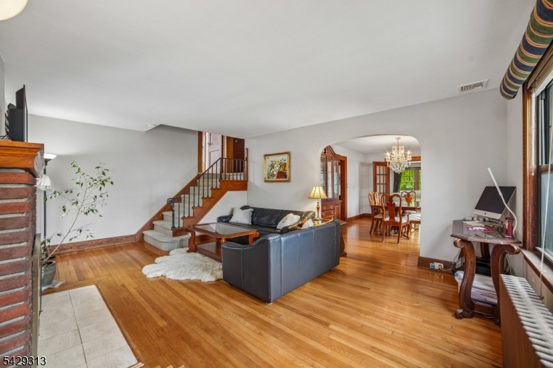 8 Brookside Pl Property Photo 4