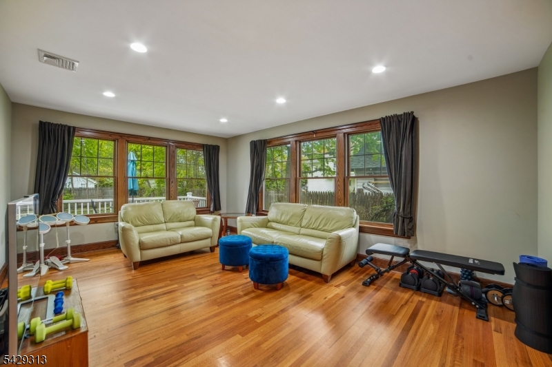 8 Brookside Pl Property Photo 13
