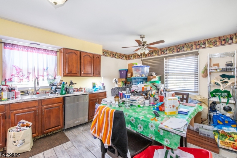 128 Highland Blvd Property Photo 4