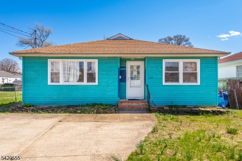 128 Highland Blvd Property Photo 16