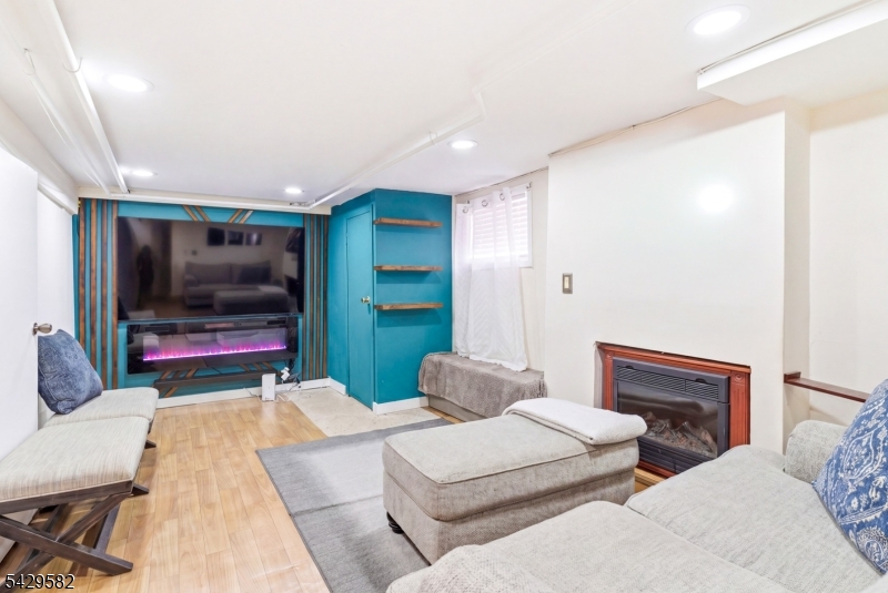 752 Market St Property Photo 15