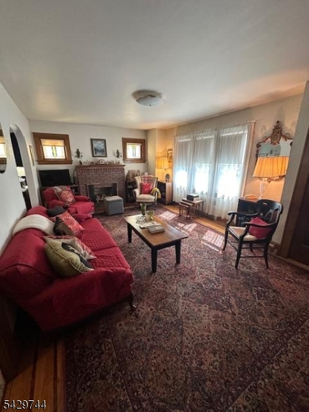 1075 Thomas St Property Photo 5