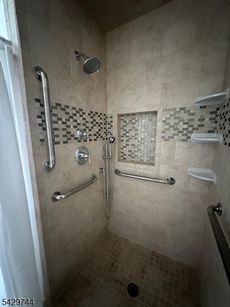 1075 Thomas St Property Photo 8