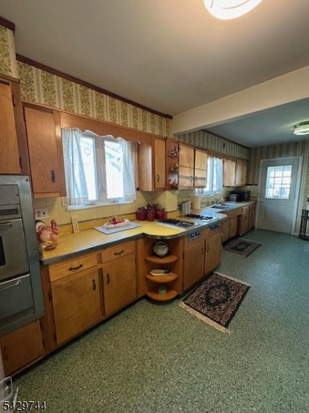 1075 Thomas St Property Photo 9