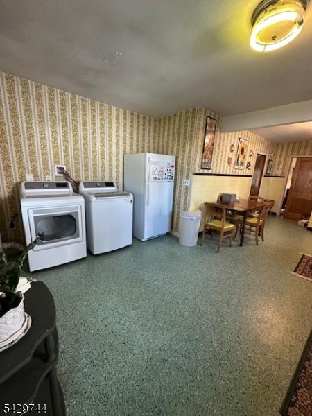 1075 Thomas St Property Photo 10