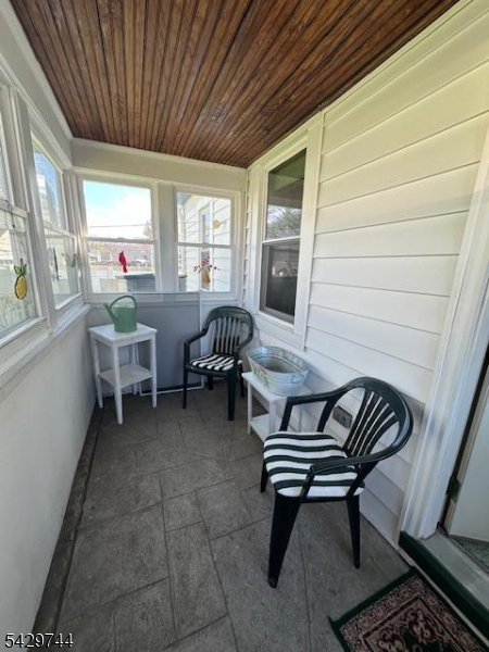 1075 Thomas St Property Photo 11