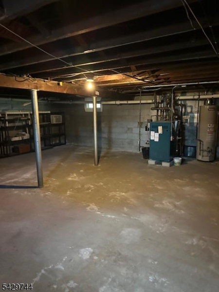 1075 Thomas St Property Photo 16