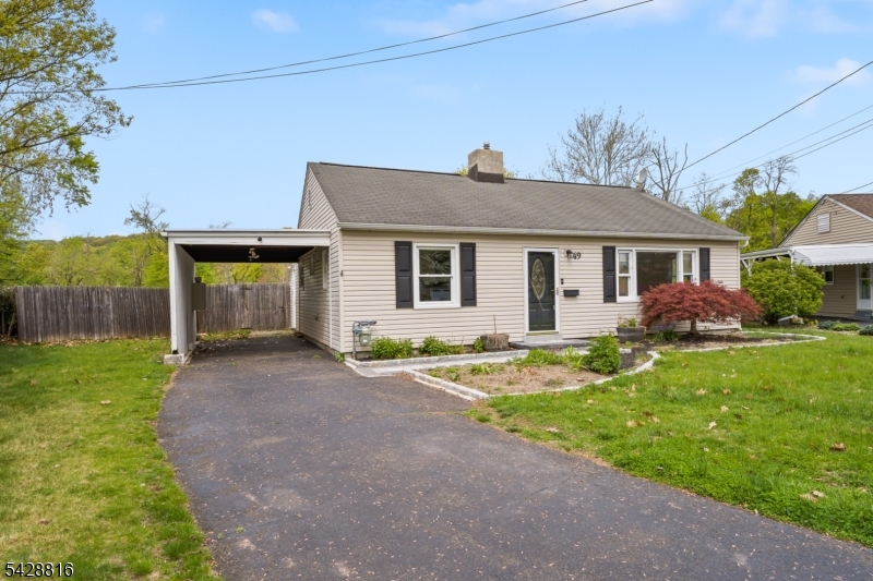 49 Louis Ave Property Photo 2