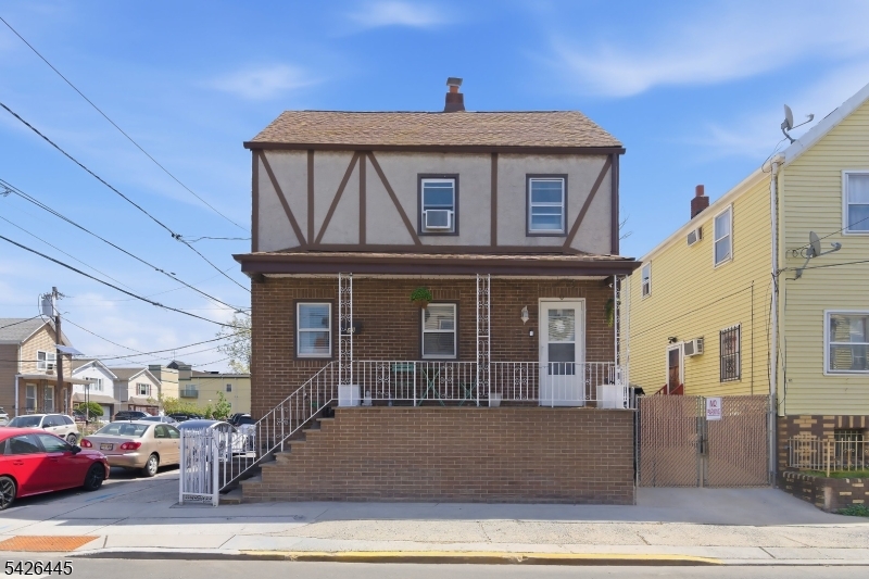 43 Bank St Property Photo 1