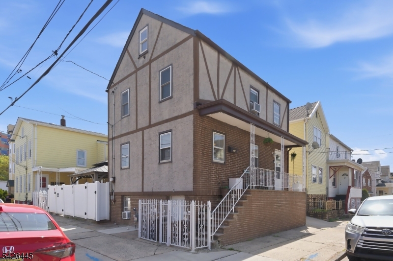 43 Bank St Property Photo 2