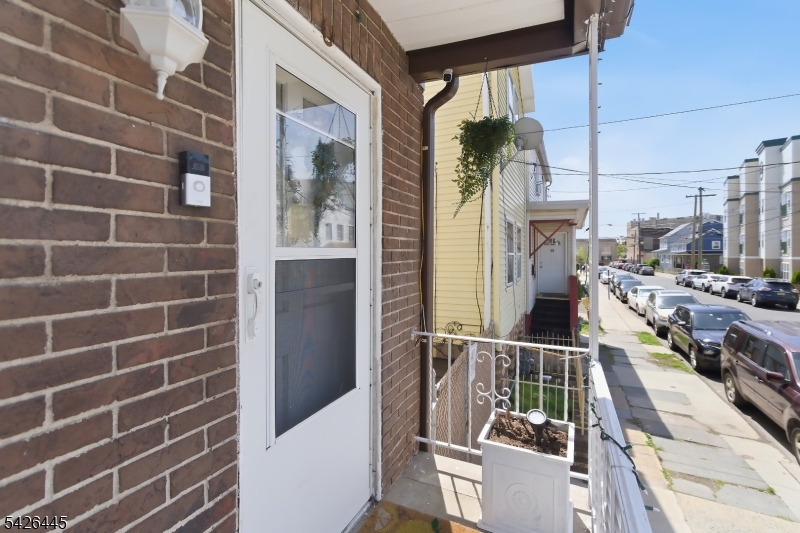43 Bank St Property Photo 3