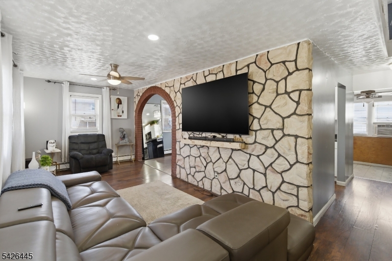 43 Bank St Property Photo 6