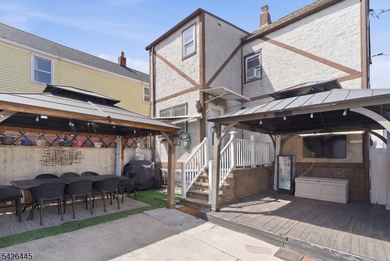 43 Bank St Property Photo 24