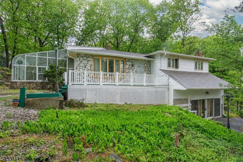 82 Highland Ave Property Photo 1