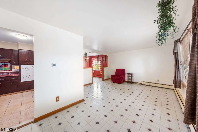 466 Delavan Ave Property Photo 4