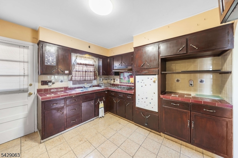 466 Delavan Ave Property Photo 5