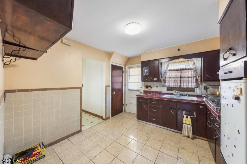 466 Delavan Ave Property Photo 6