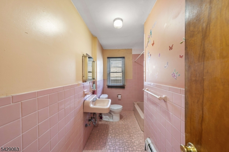 466 Delavan Ave Property Photo 12