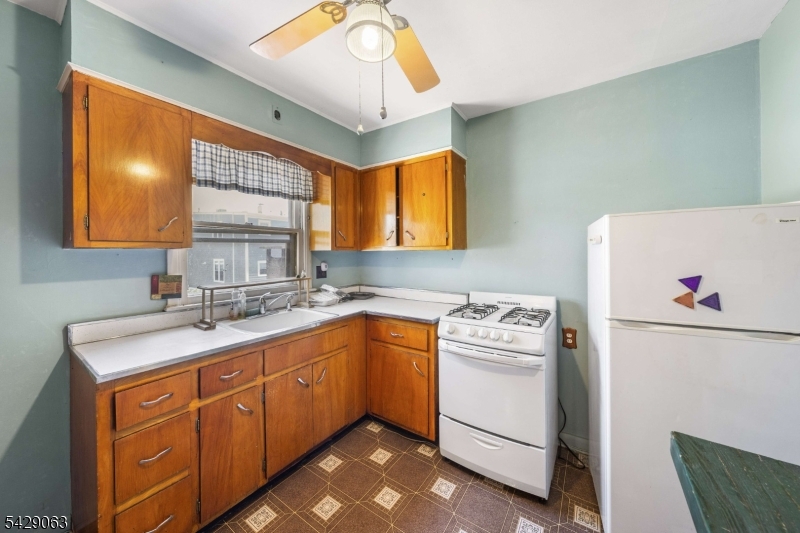 466 Delavan Ave Property Photo 13