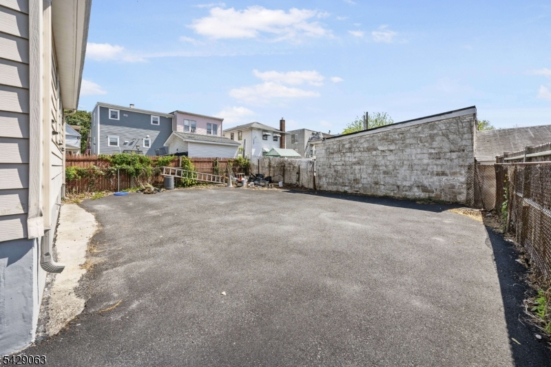 466 Delavan Ave Property Photo 22