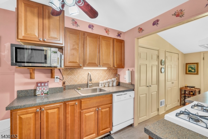26 Park Ter Property Photo 9