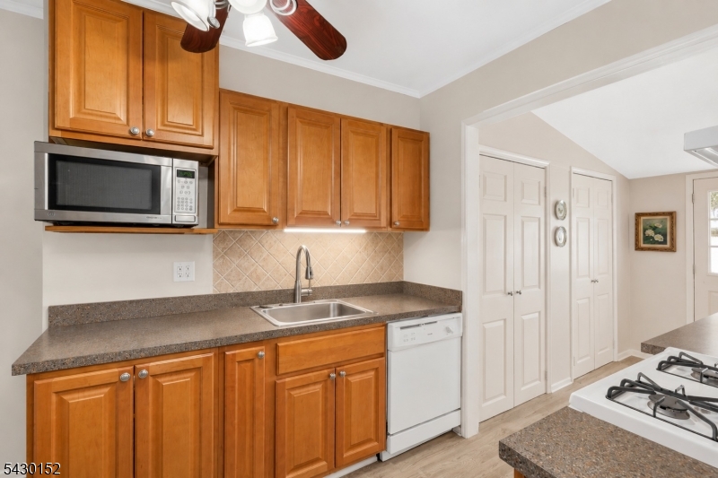 26 Park Ter Property Photo 10