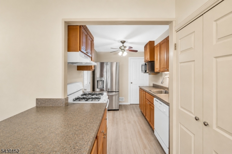 26 Park Ter Property Photo 14