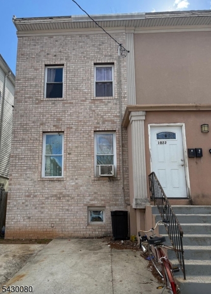 1022 Laura St Property Photo 1