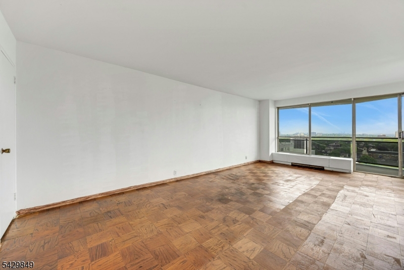 2077 Center Ave 20c Property Photo 1