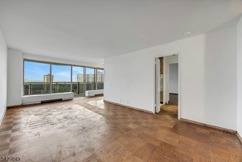 2077 Center Ave 20c Property Photo 2