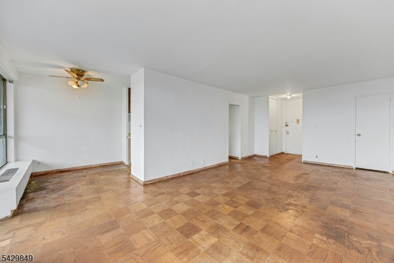 2077 Center Ave 20c Property Photo 3