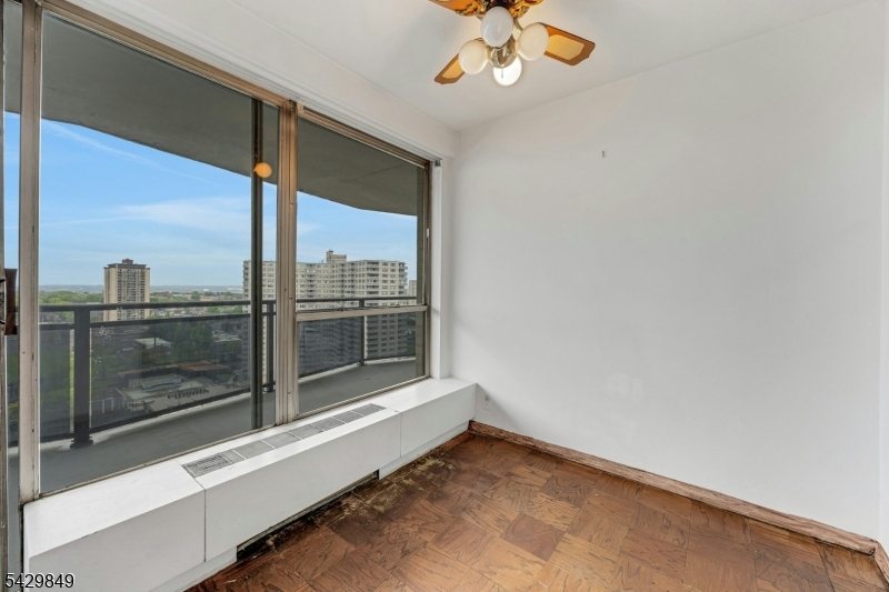 2077 Center Ave 20c Property Photo 6