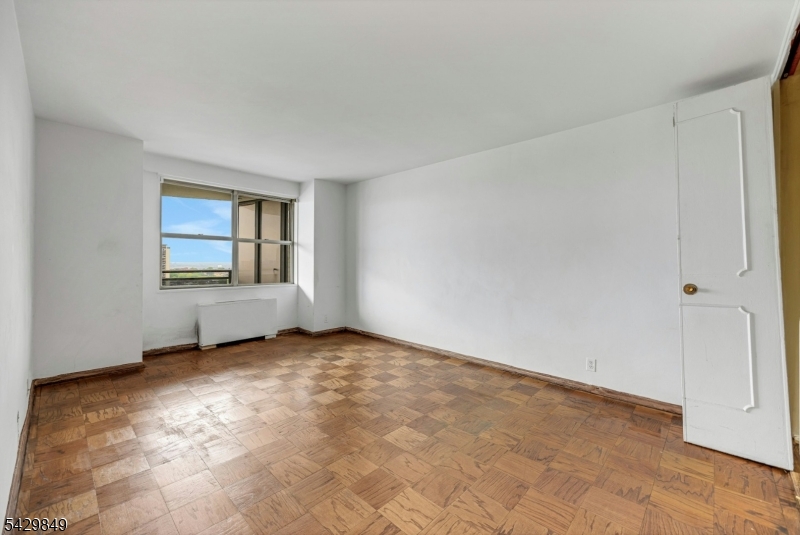 2077 Center Ave 20c Property Photo 12
