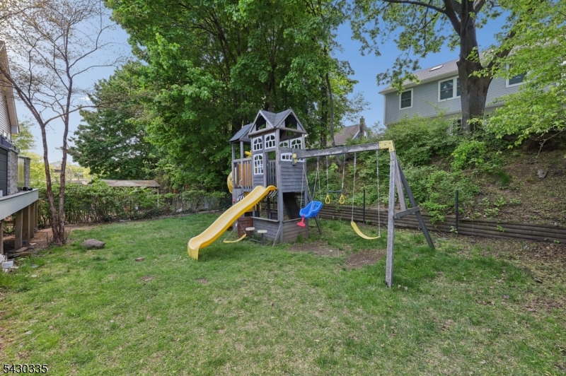 67 South Pkwy Property Photo 4
