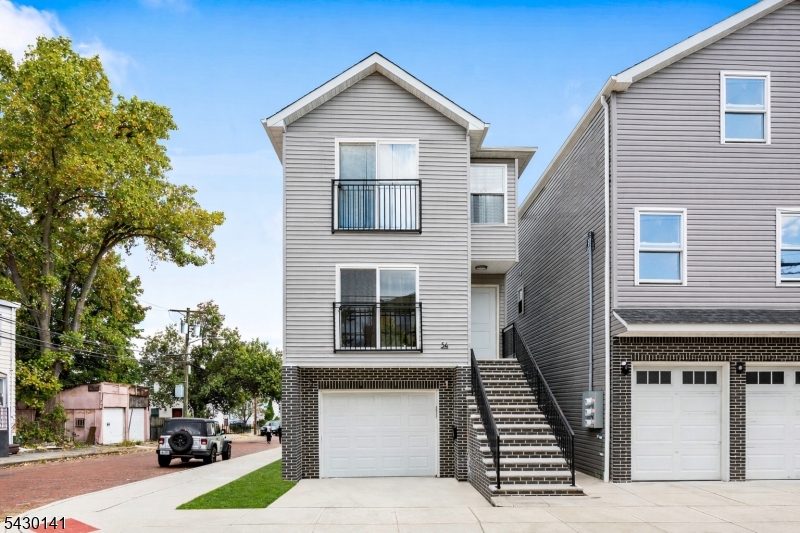 54 Holland St Property Photo 1