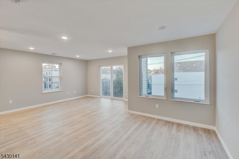 54 Holland St Property Photo 5