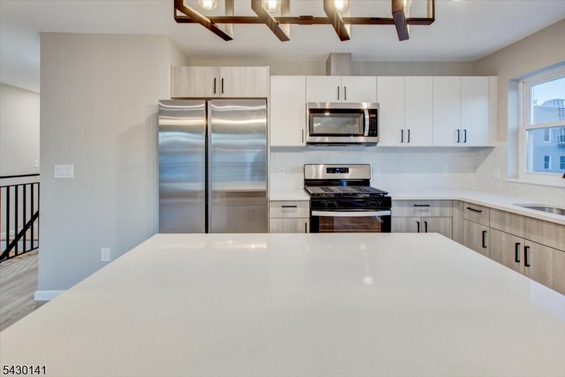 54 Holland St Property Photo 13
