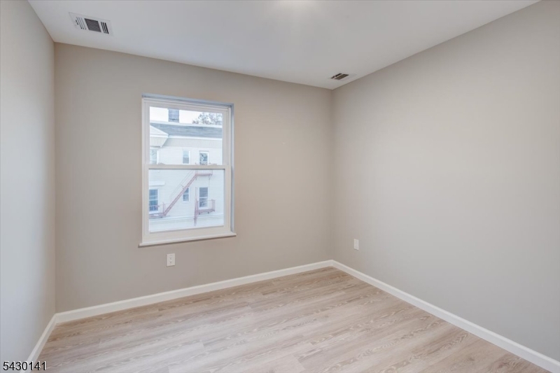 54 Holland St Property Photo 16