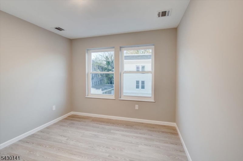 54 Holland St Property Photo 17