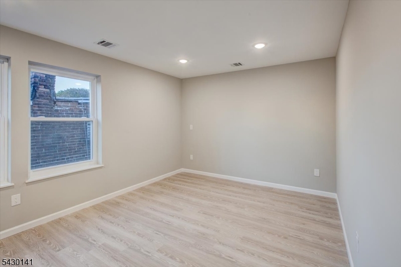 54 Holland St Property Photo 19