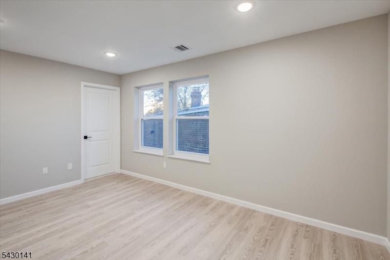 54 Holland St Property Photo 21