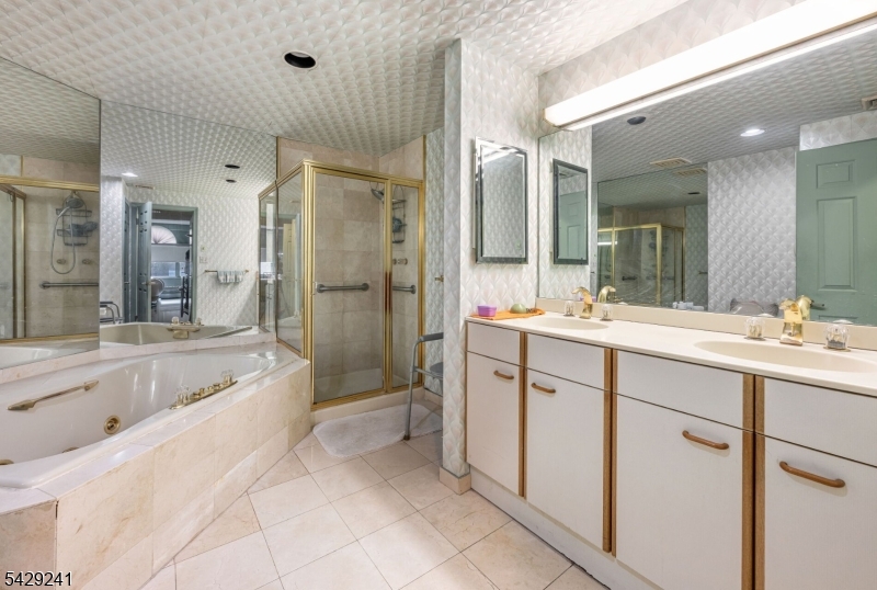 1360 Hamburg Tpke 409 Property Photo 13