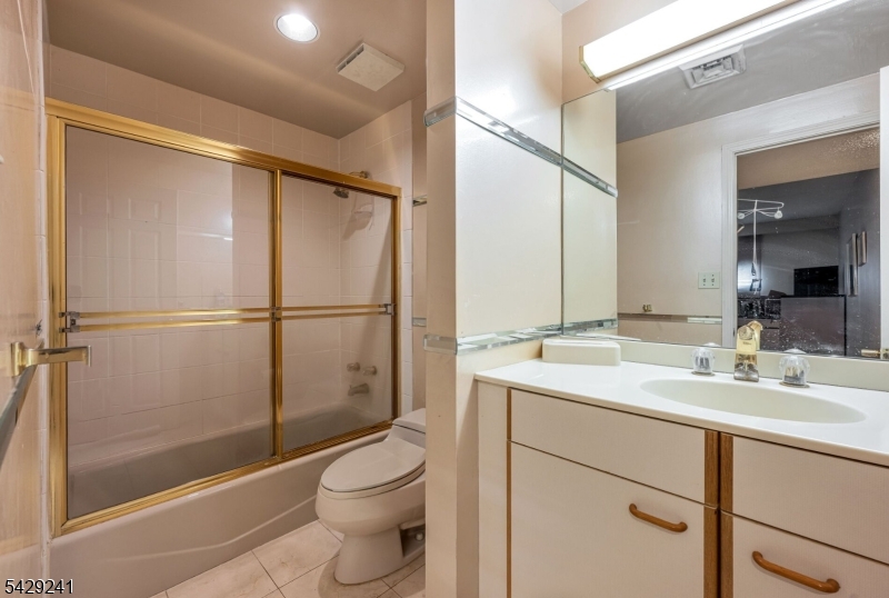 1360 Hamburg Tpke 409 Property Photo 15