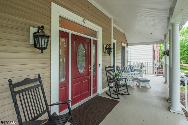 37 Thomas Ter Property Photo 2