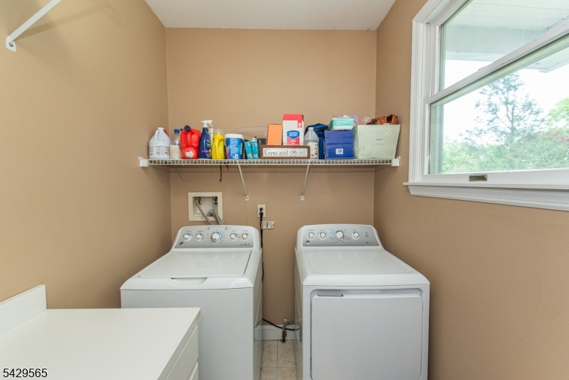 37 Thomas Ter Property Photo 12