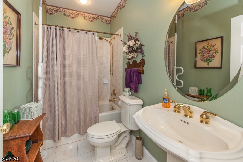 37 Thomas Ter Property Photo 13