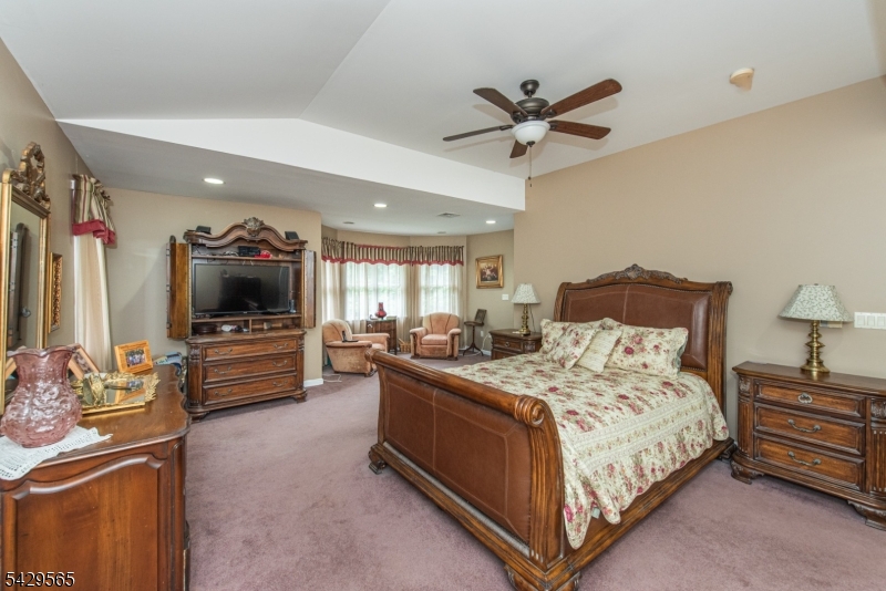 37 Thomas Ter Property Photo 15