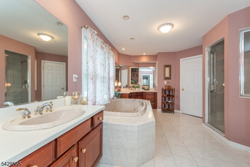 37 Thomas Ter Property Photo 16