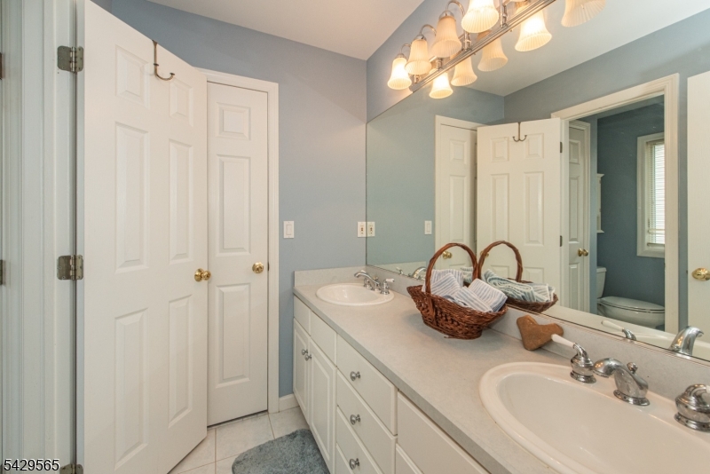 37 Thomas Ter Property Photo 19