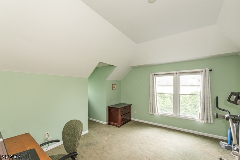 37 Thomas Ter Property Photo 23